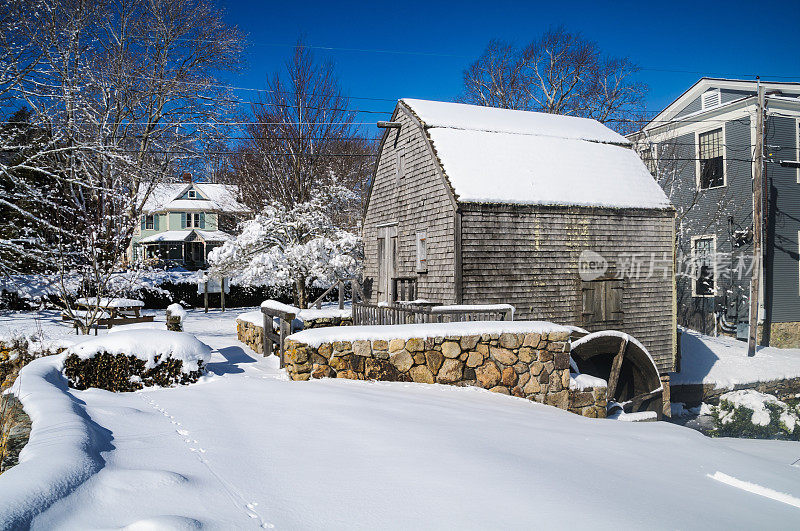 《Dexter Grist Mill in Winter》